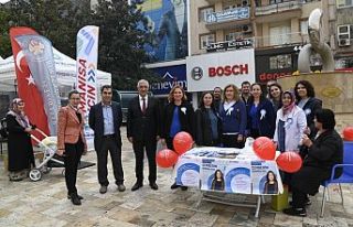 Diyabet Gününde Vatandaşlara Ücretsiz Kan Şekeri...