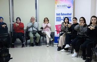 Kız isteyebilmek için işaret dili öğrendiler......