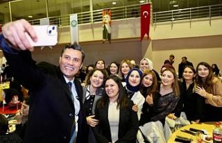 Manisa'da öğretmenlere Başkan Zeyrek'ten...