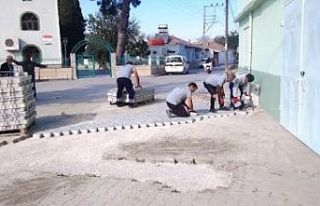 YUNUSEMRE’DE 3 MAHALLEDE PARKE TAŞI DÖŞEME ÇALIŞMASI 