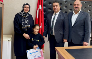 7 yaşındaki Azra Sözlük Tasarım Yarışmasında...