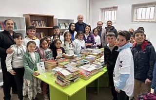 Deprem bölgesindeki okullara kitap desteği... 10...