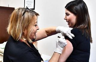 İzmir Büyükşehir Belediyesi HPV aşısı uygulamasını...
