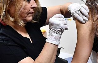 İzmir Büyükşehir HPV aşısı uygulamasını başlattı......