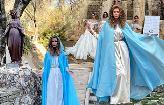 Meryem Ana, 250 bin dolarlık kıyafetiyle tarihi...
