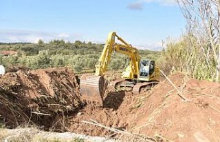 Manisa Büyükşehir 10 yıldır temizlenmeyen derelere...