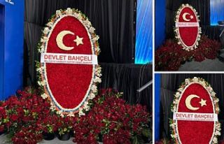 Bahçeli'den AK Parti Kongresine hediye