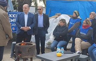İzmir'de A Parti'den grevdeki işçilere...