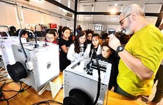 İzmir'de geleceğin fikir temelleri FabrikaLab'da...