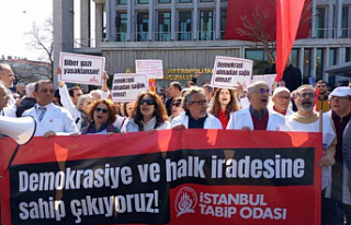 Doktorlar ve Sağlık Çalışanları Beyaz Önlüklerle...
