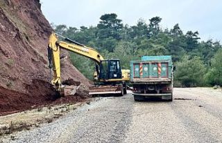 Manisa'da yol çalışmalarına devam