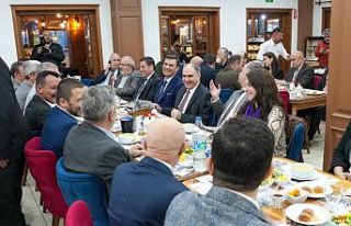 Manisa meclisi sonrası birlikte oruç açtılar
