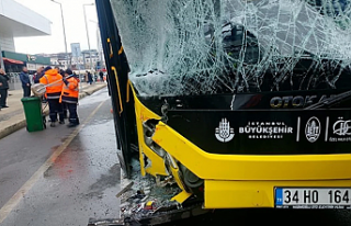 Silivri’de İETT otobüsü minibüse çarptı: 3...