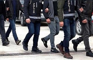 Sokak satıcılarına yönelik düzenlenen operasyonlarda...