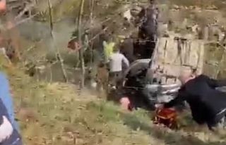 Otomobil tarlaya devrildi 2'si çocuk 6 yaralı