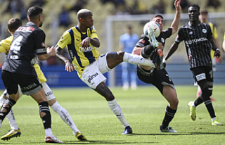 Fenerbahçe Sezonu Galibiyetle Kapattı, Tribünler...