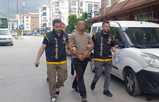 Manisa’da Gece Saatlerinde Araçlara Saldırı:...
