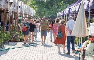 İzmir'de Kültürpark çiçek açtı