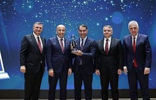 Otomotivde ihracatın şampiyonları ödüllerini...