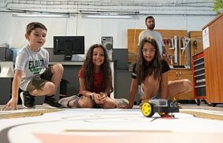 İzmirli çocuklar robotik dünyayla tanıştı