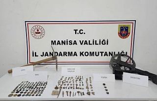 Manisa’da Kaçak Kazı Operasyonu! Evinden Tarihi...