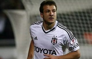 Eski Futbolcu Batuhan Karadeniz’e Kırmızı Bülten:...