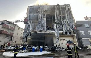 Kimyasal Madde Deposunda Korkunç Yangın: 6 Ölü,...