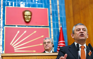 Özgür Özel’den “Vakıf ve Demokrasi Treni”...