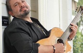MUSTAFA AKAY’DAN 2025’E KÖLN’DE MÜZİKAL VEDA