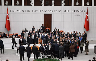 AK Partili vekilin pusula göndermesi Meclis’te...
