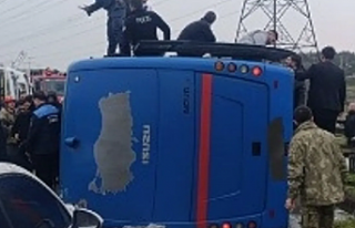 Cezaevi Nakil Aracı Devrildi: 2’si Ağır 19 Yaralı
