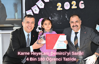 Demirci’de Eğitimde İlk Dönem Tamamlandı, Öğrenciler...