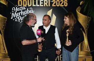 Onlar Baba ve Kız, ikisi aynı sahnede ayrı ayrı...