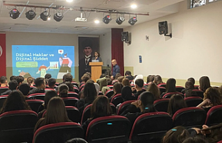 İzmir’de Gençlere Dijital Güvenlik Eğitimi