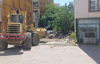 “ÇÖP EV” TEMİZLİĞİ! 13 KAMYON ÇÖP ÇIKARILDI