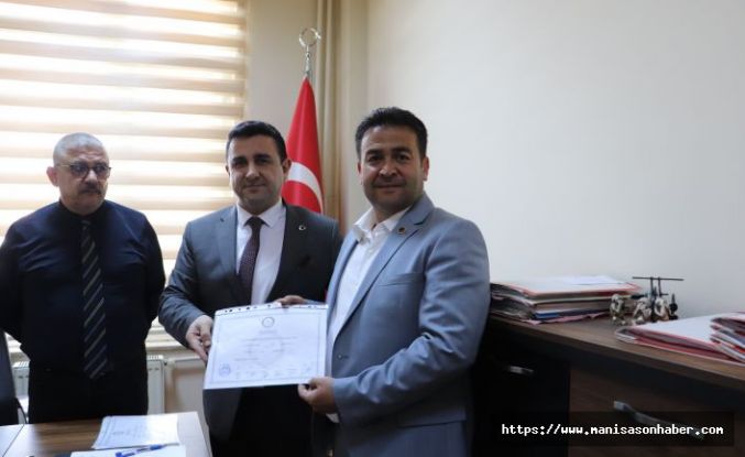 Kırkağaç Belediye Başkanı seçilen Üstün Dönmez mazbatasını aldı