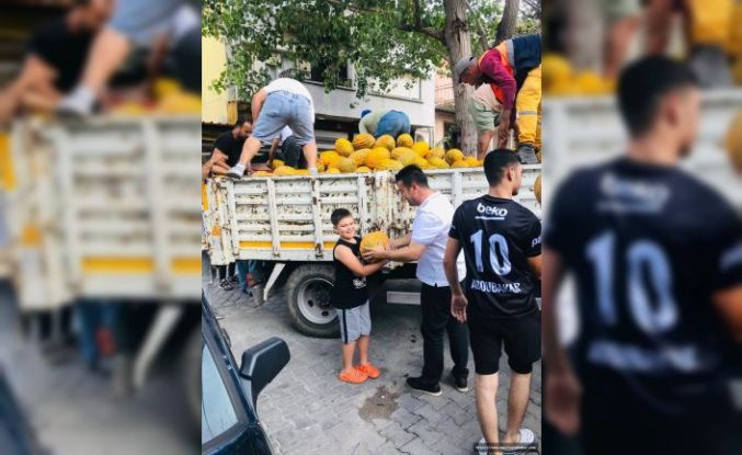 Kırkağaç Belediye Başkanı Üstün Dönmez’den Roman Mahallesine Tatlı Sürpriz