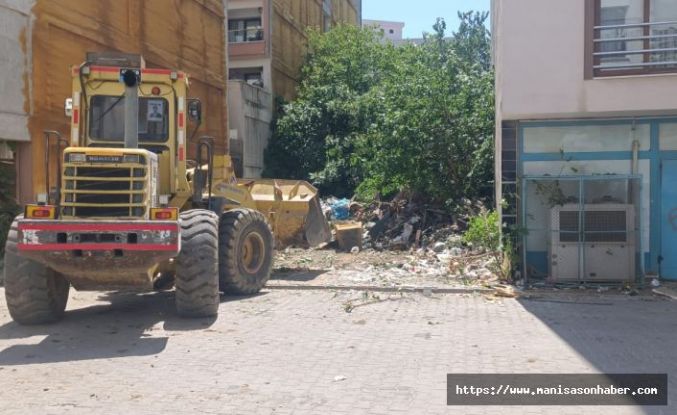 “ÇÖP EV” TEMİZLİĞİ! 13 KAMYON ÇÖP ÇIKARILDI