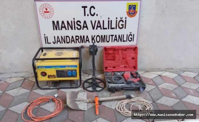Manisa’da Kaçak Kazı Operasyonu! 3 Kişi Suçüstü Yakalandı
