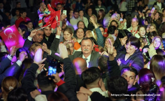 Manisa’da Romanlar Günü Coşkusu: Renkli Geceye Yoğun İlgi