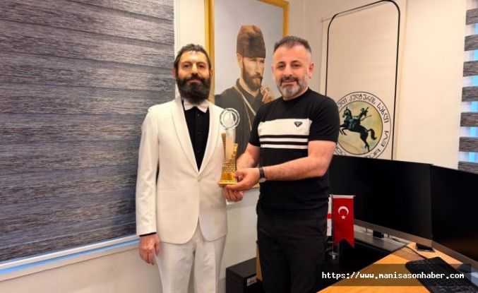 Akif Manaf “Sanat ve Barış Ödülü” ile Onurlandırıldı