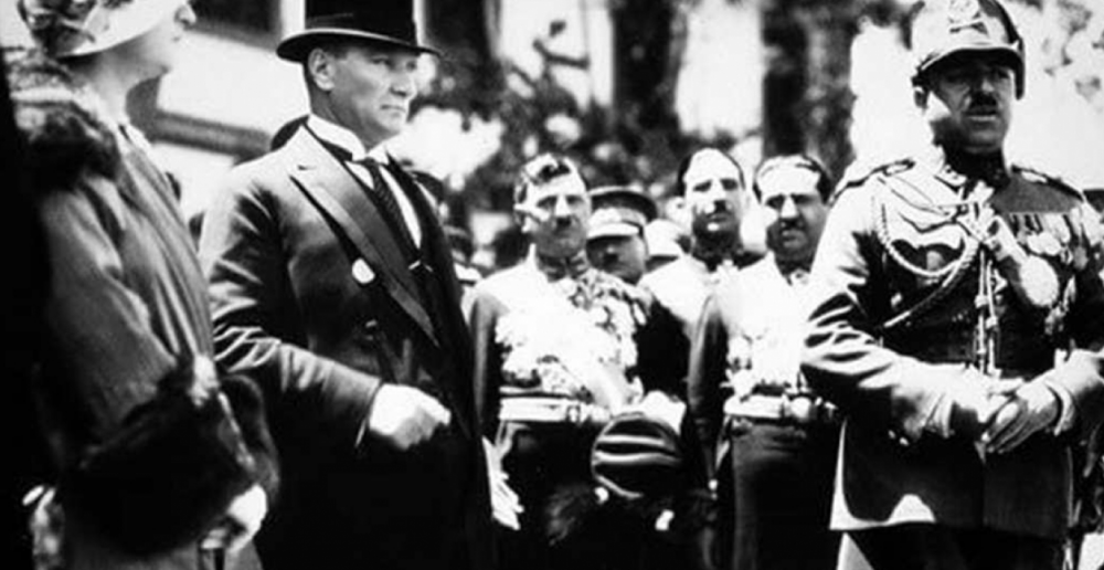 Atatürk'ün Anadolu'da halkla bir araya gelmesi